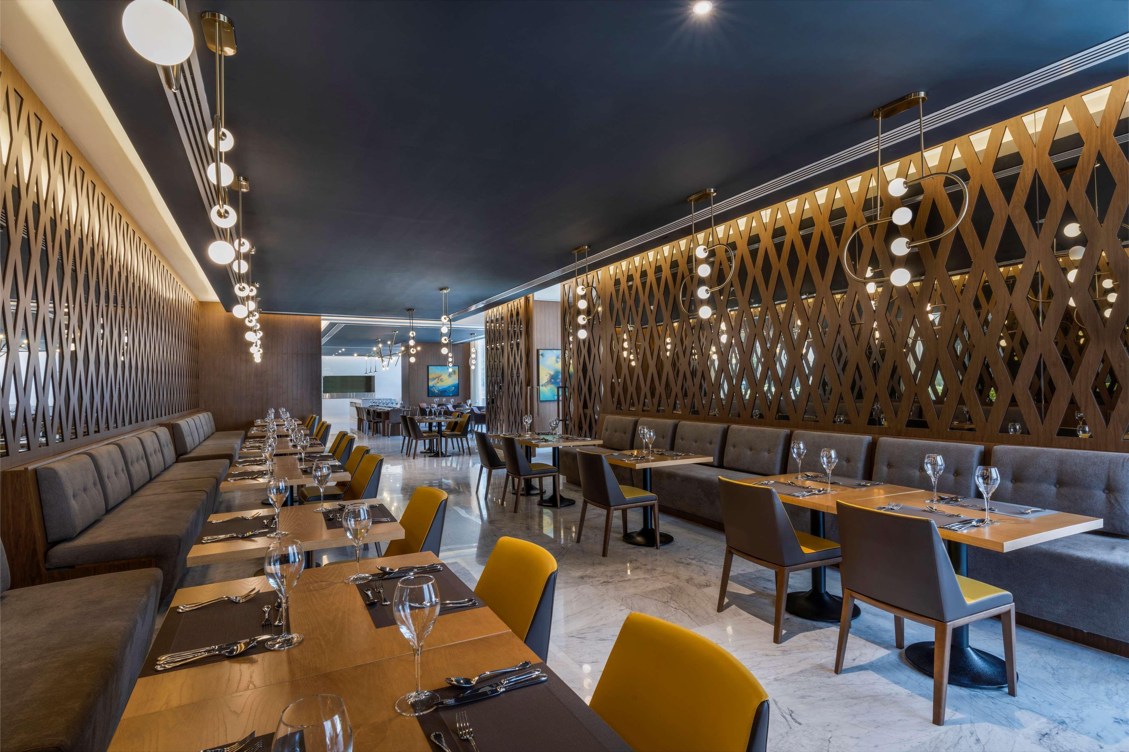 Aleph Doha Residences, Curio Collection By Hilton Exterior foto Restaurant