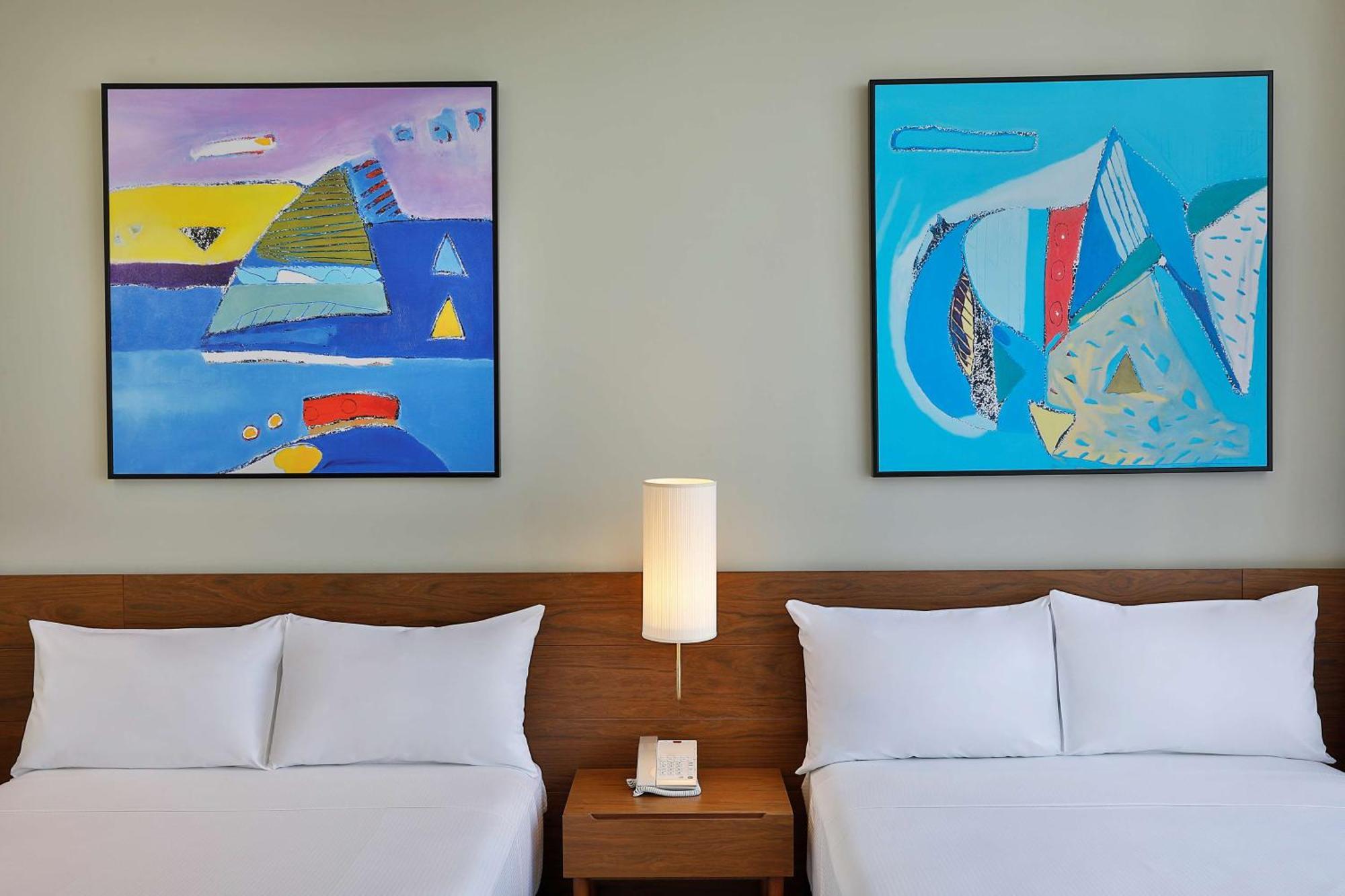 Aleph Doha Residences, Curio Collection By Hilton Exterior foto Artwork by artist, Mark Rothko