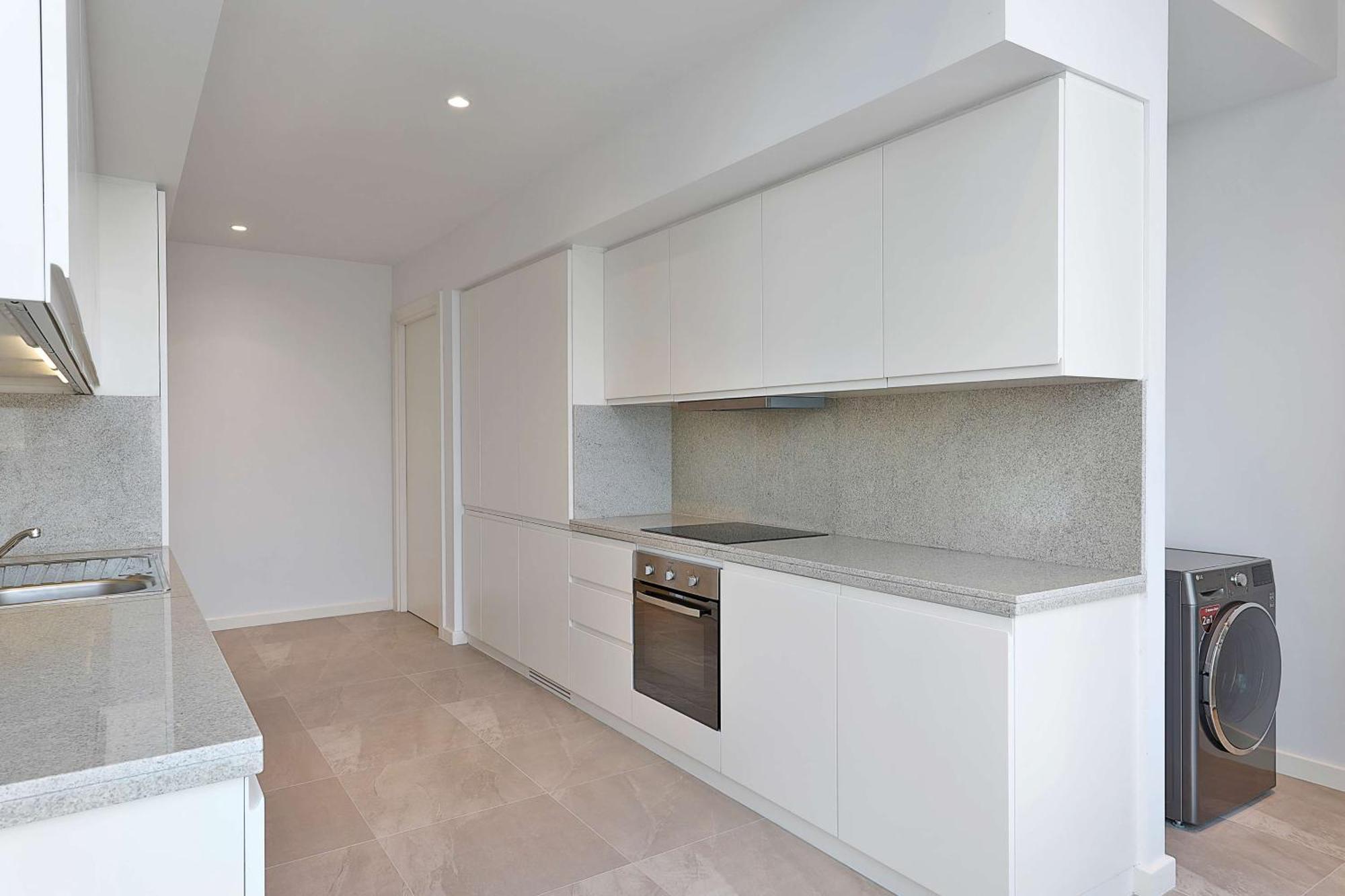 Aleph Doha Residences, Curio Collection By Hilton Exterior foto A kitchen in a typical apartment